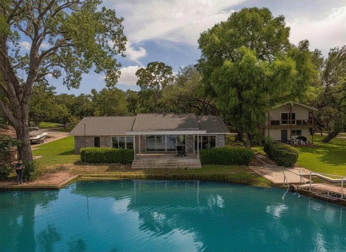 214 Island Lodges DR