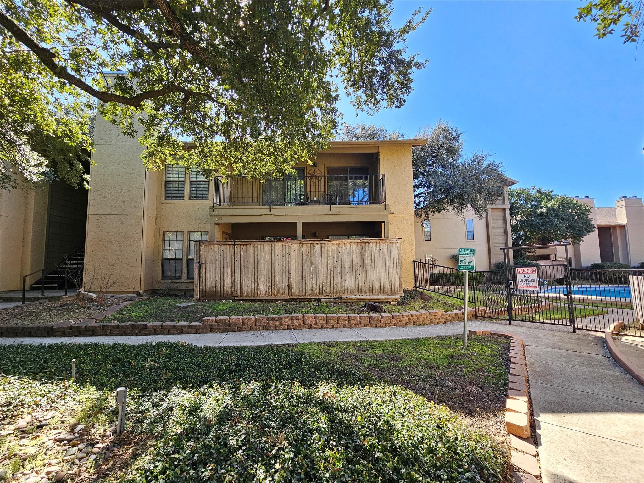1202 Thorpe LN