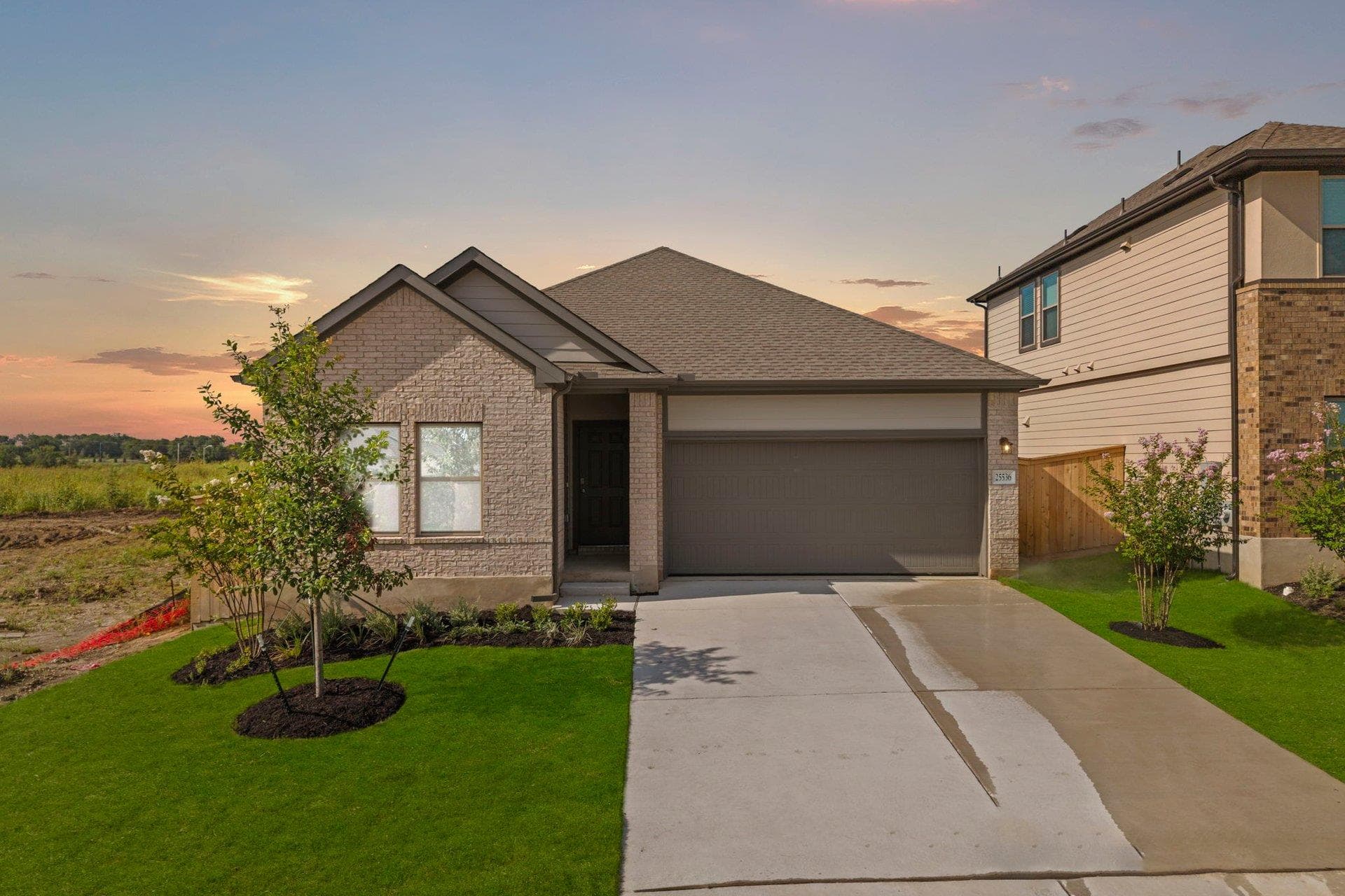 25536 Flora Bella LN