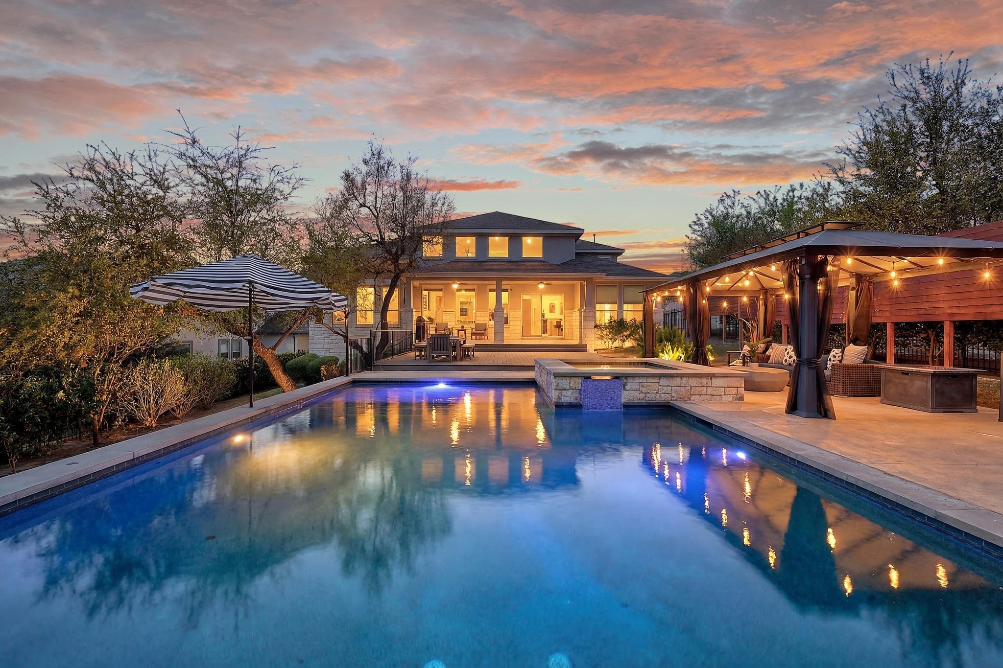 15705 Colinas CV