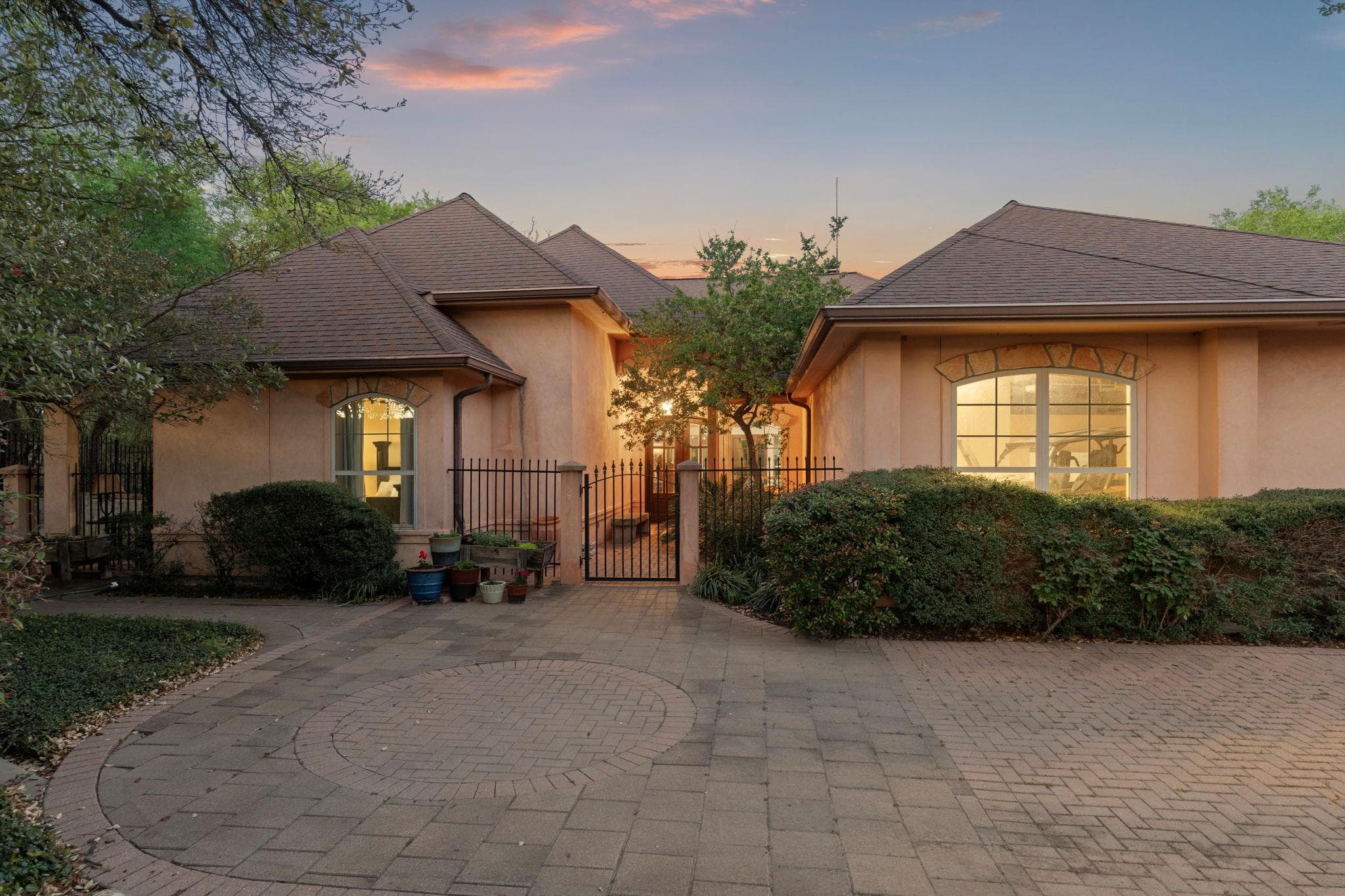 200 Red Bird LN
