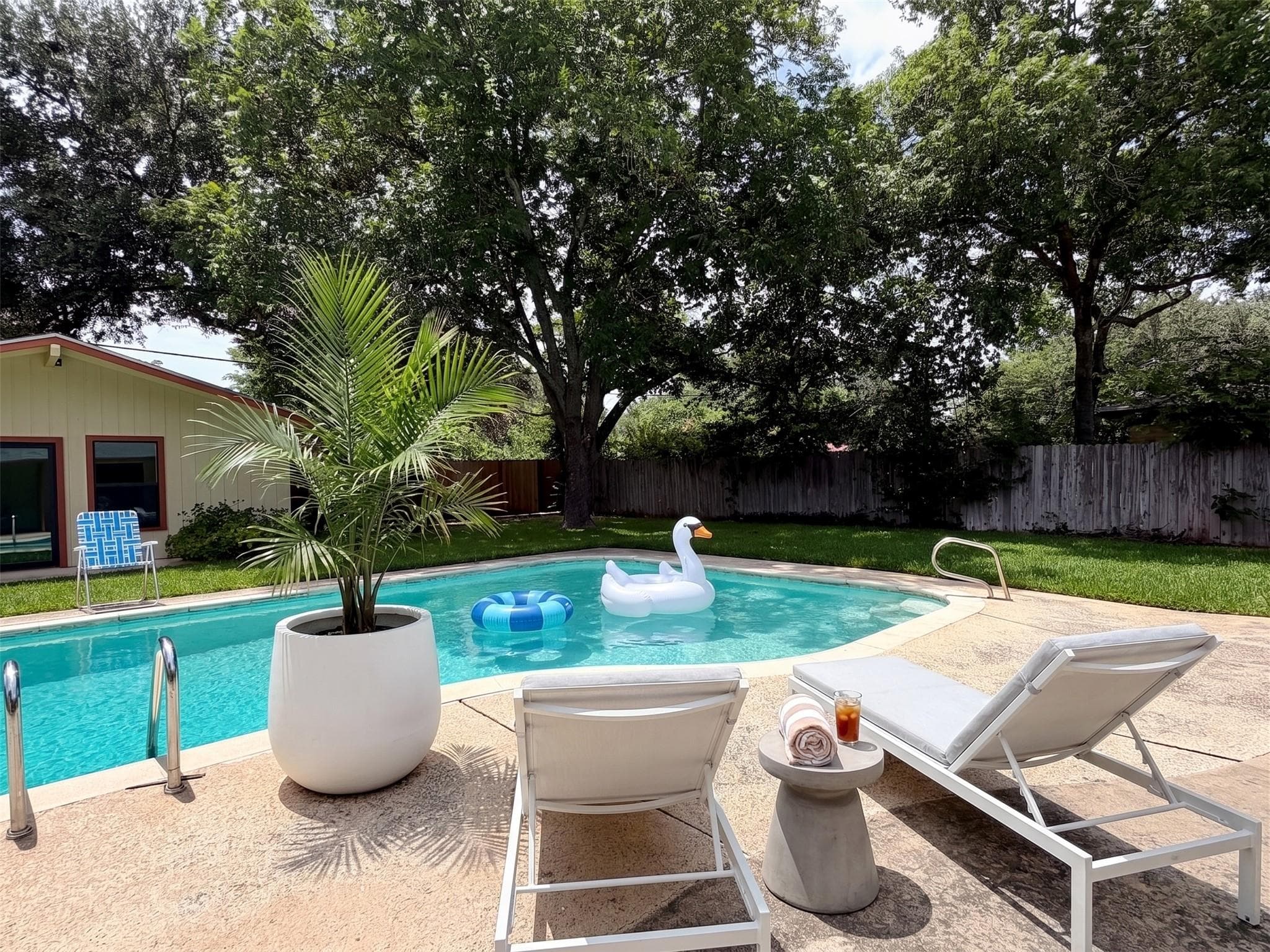 141 Oaklane DR
