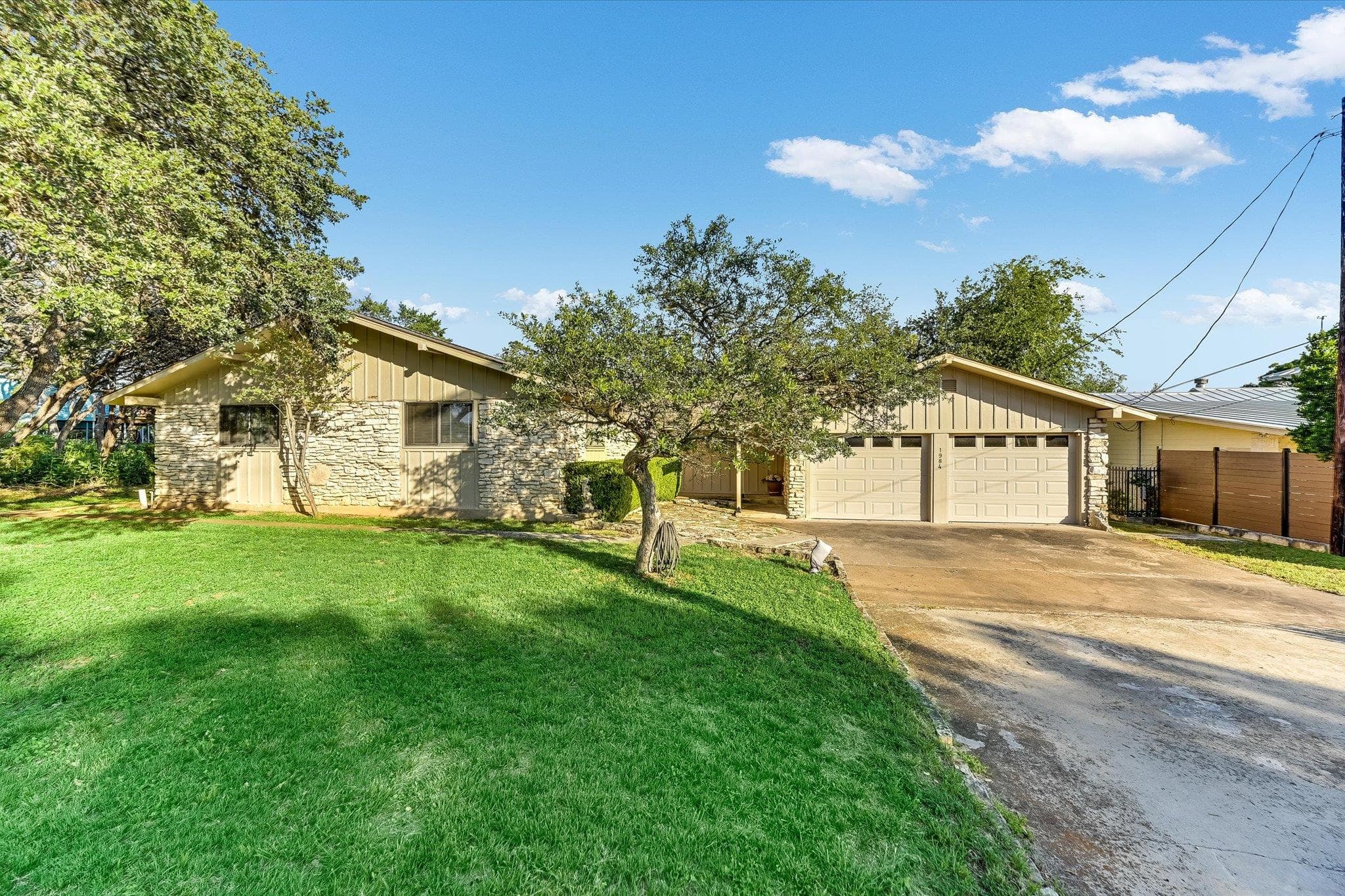 1984 Hilltop DR