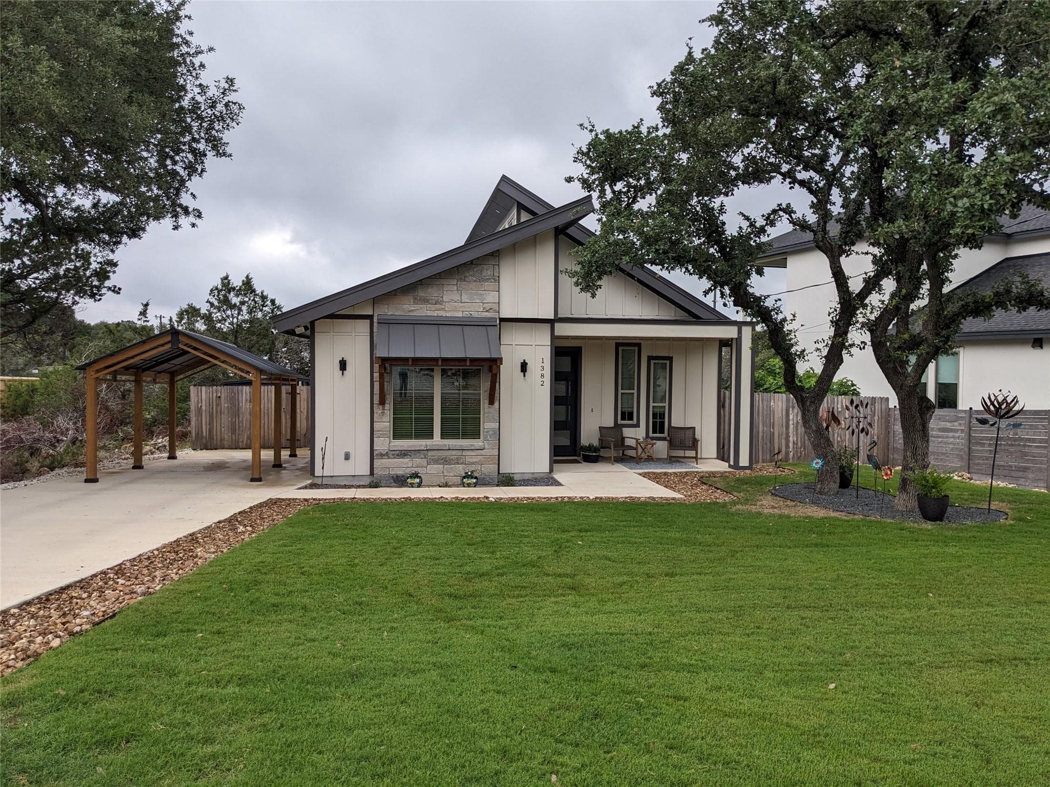 1382 green meadow LN