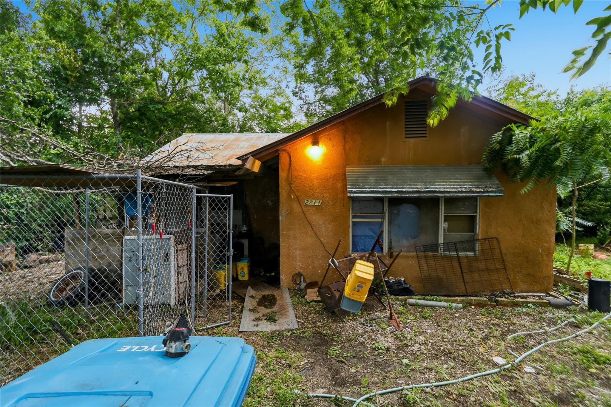 2811 Locust ST