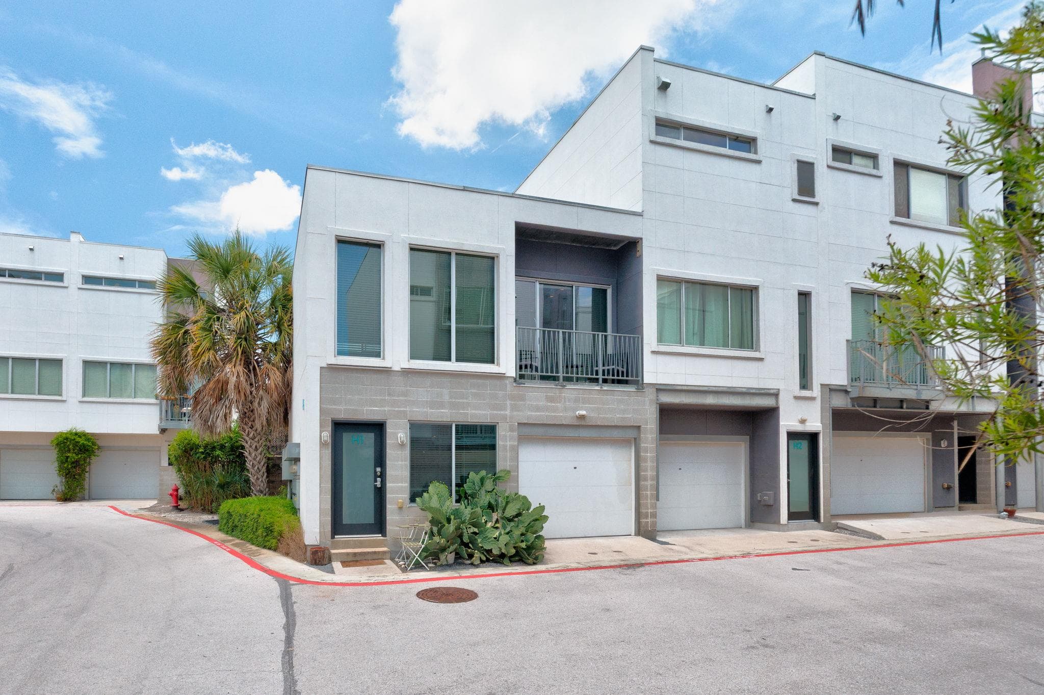 4801 Congress Ave