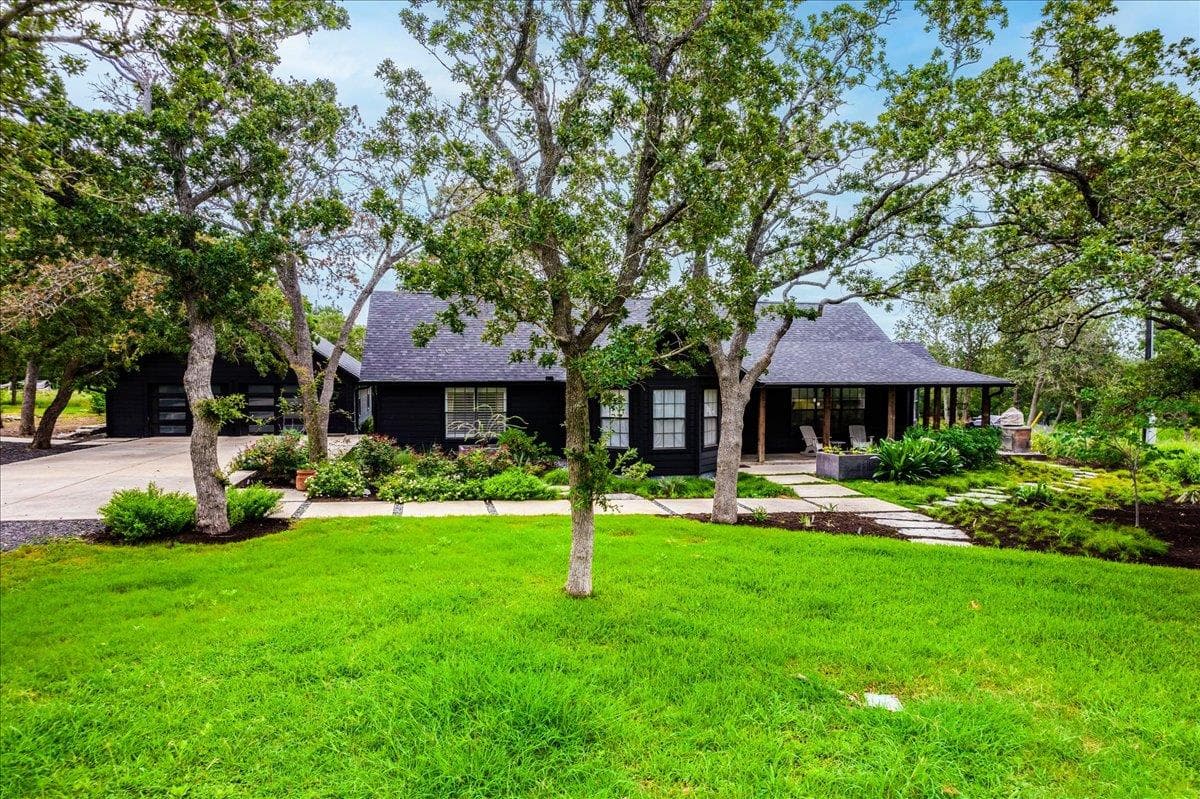 160 Shady Oaks DR