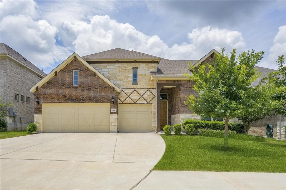821 RICHARDSON LN